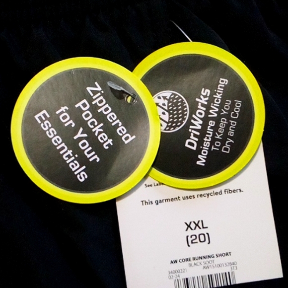 Core Running Shorts w pockets, built in panti styl liner + zippered pocket BLACK - Picture 3 of 15